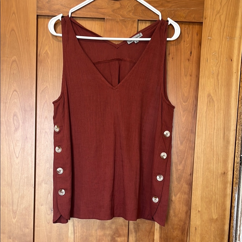 Women's Sleeveless Button-Accent Top - Rust